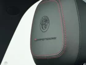 Alfa Romeo Giulia 2.0 Turbo 280 PK Competizione Q4 AWD | Pano | Veloce | 19" thumbnail 26