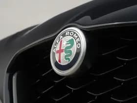 Alfa Romeo Giulia 2.0 Turbo 280 PK Competizione Q4 AWD | Pano | Veloce | 19" thumbnail 4