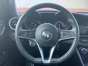 Alfa Romeo Giulia 2.0 Turbo 280 PK Super | Veloce | Navi | Xenon | 18" thumbnail 18