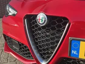 Alfa Romeo Giulia 2.0 Turbo 280 PK Super | Veloce | Navi | Xenon | 18" thumbnail 3