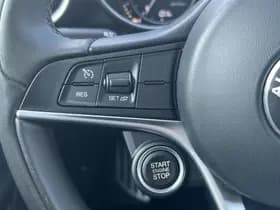 Alfa Romeo Giulia 2.0 Turbo 280 PK Super | Veloce | Navi | Xenon | 18" thumbnail 25