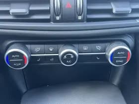 Alfa Romeo Giulia 2.0 Turbo 280 PK Super | Veloce | Navi | Xenon | 18" thumbnail 31