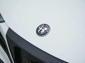 Alfa Romeo Junior 1.2 Turbo 136 PK Ibrida Speciale | Techno | Pano | Direct Leverb thumbnail 4