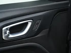 Jeep Compass 4xe 240 PK Hybride Summit | Pano | Premium | LED | Winter | 19" thumbnail 15