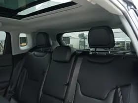 Jeep Compass 4xe 240 PK Hybride Summit | Pano | Premium | LED | Winter | 19" thumbnail 17