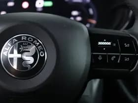 Alfa Romeo Junior Veloce 54 kWh 280 PK | Sport Pack | Techno Pack | 20" thumbnail 16