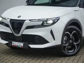 Alfa Romeo Junior 1.2 Turbo 136 PK Ibrida Speciale | Techno | Camera | Navi | Carp thumbnail 3