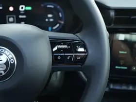 Alfa Romeo Junior Elettrica Speciale 54 kWh | Pano | Techno | 18" thumbnail 41