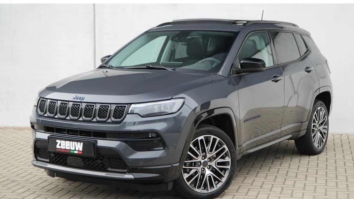 Jeep Compass 4xe 240 PK Hybride Summit | Pano | Premium | LED | Winter | 19" — foto 1