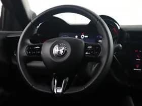Alfa Romeo Junior 1.2 Turbo Hybrid 145 PK Q4 | Pano | Brera Red | Carplay | Camera thumbnail 13