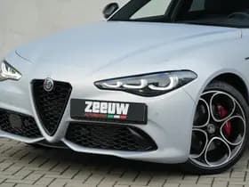 Alfa Romeo Giulia 2.0 Turbo 280 PK Competizione Q4 AWD | Harman | Veloce | 19" thumbnail 2