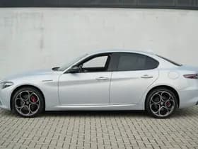 Alfa Romeo Giulia 2.0 Turbo 280 PK Competizione Q4 AWD | Harman | Veloce | 19" thumbnail 13
