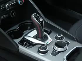 Alfa Romeo Giulia 2.0 Turbo 280 PK Competizione Q4 AWD | Harman | Veloce | 19" thumbnail 27