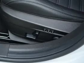 Alfa Romeo Giulia 2.0 Turbo 280 PK Competizione Q4 AWD | Harman | Veloce | 19" thumbnail 29