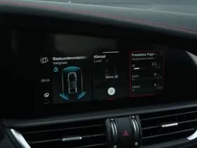 Alfa Romeo Giulia 2.0 Turbo 280 PK Competizione Q4 AWD | Harman | Veloce | 19" thumbnail 37