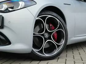 Alfa Romeo Giulia 2.0 Turbo 280 PK Competizione Q4 AWD | Harman | Veloce | 19" thumbnail 5