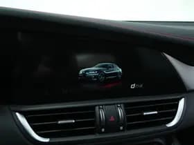 Alfa Romeo Giulia 2.0 Turbo 280 PK Competizione Q4 AWD | Harman | Veloce | 19" thumbnail 41