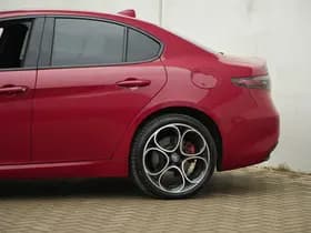 Alfa Romeo Giulia 2.0 Turbo 280 PK Competizione Q4 AWD | Harman | Veloce | 19" thumbnail 14