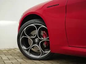 Alfa Romeo Giulia 2.0 Turbo 280 PK Competizione Q4 AWD | Harman | Veloce | 19" thumbnail 26