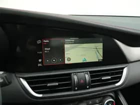 Alfa Romeo Giulia 2.0 Turbo 280 PK Competizione Q4 AWD | Harman | Veloce | 19" thumbnail 42