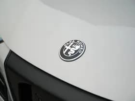 Alfa Romeo Junior 1.2 Turbo 136 PK Ibrida Speciale | Techno | Pano | Direct Leverb thumbnail 37