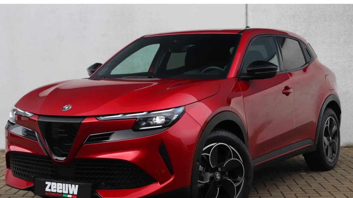 Alfa Romeo Junior Elettrica Speciale 54 kWh | Techno Pack | "Brera Red" | 18" — foto 1