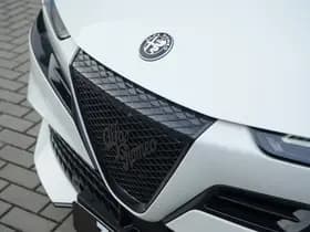 Alfa Romeo Junior 1.2 Turbo Ibrida 145 PK Sport Speciale | Pano | Techno | 18" thumbnail 5