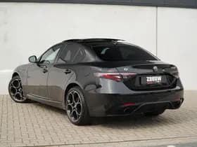 Alfa Romeo Giulia 2.0 Turbo 280 PK Competizione Q4 AWD | Pano | Veloce | 19" thumbnail 12