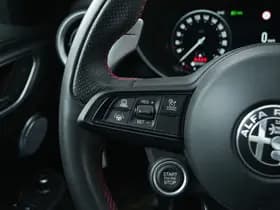 Alfa Romeo Giulia 2.0 Turbo 280 PK Competizione Q4 AWD | Pano | Veloce | 19" thumbnail 17