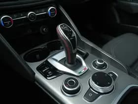 Alfa Romeo Giulia 2.0 Turbo 280 PK Competizione Q4 AWD | Pano | Veloce | 19" thumbnail 20