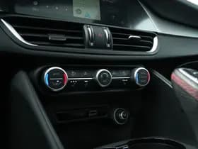 Alfa Romeo Giulia 2.0 Turbo 280 PK Competizione Q4 AWD | Pano | Veloce | 19" thumbnail 21