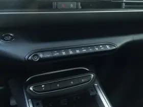 Jeep Avenger 1.2 e-Hybrid Summit | Pano | Navi | JBL | Camera | Winter thumbnail 28