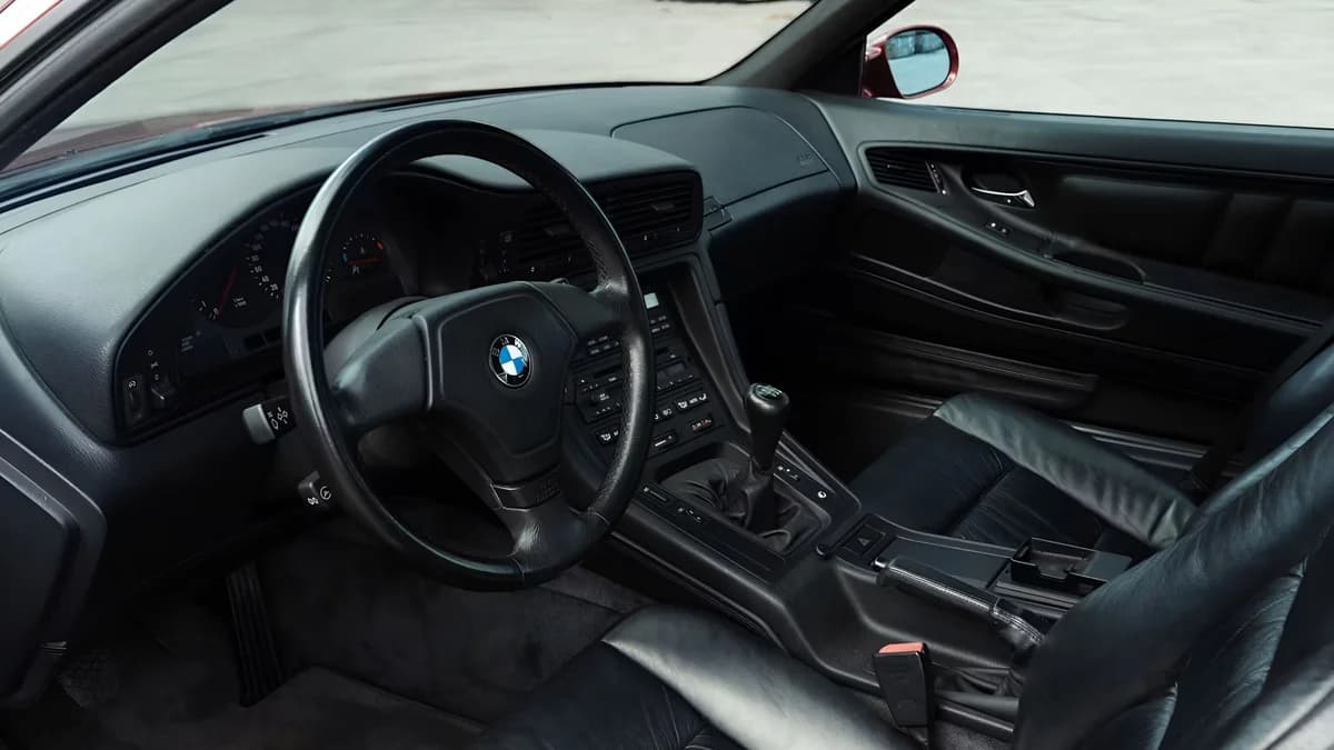 Zeldzame BMW met V12-motor trekt aandacht op occasionmarkt