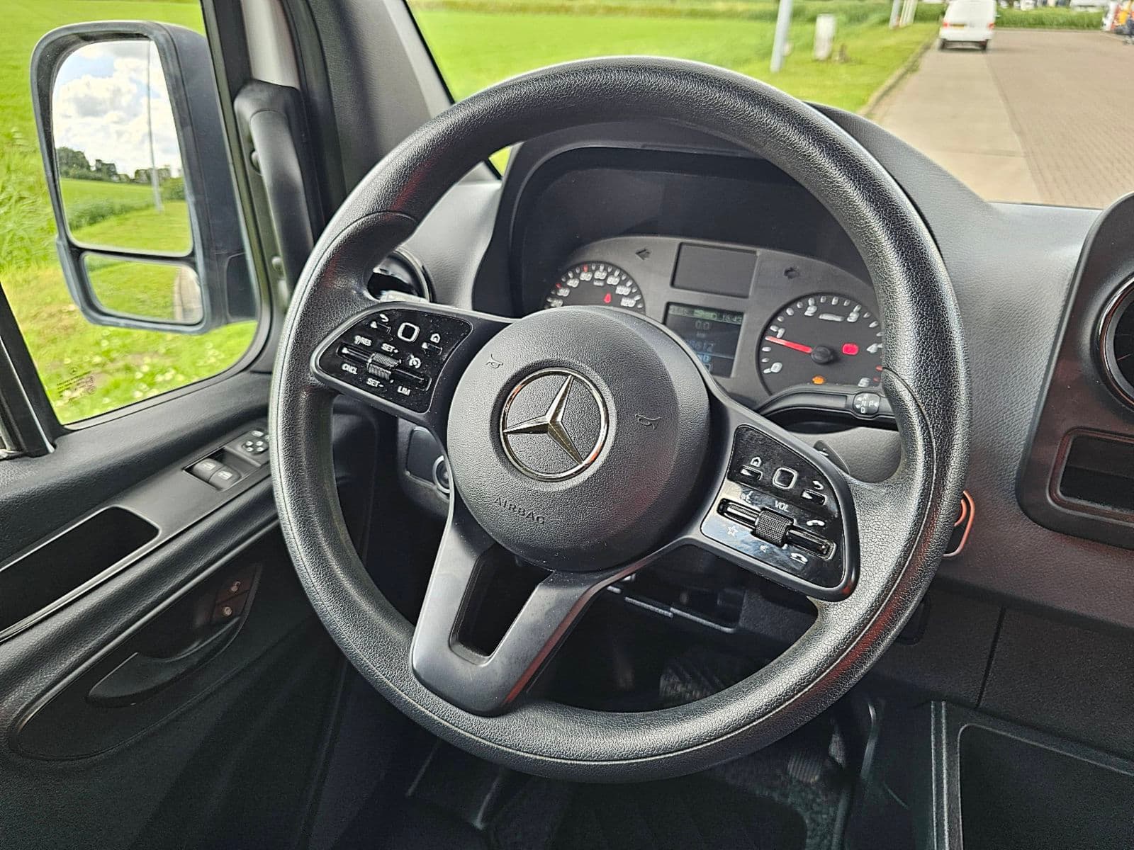 Mercedes-Benz Sprinter thumbnail 9