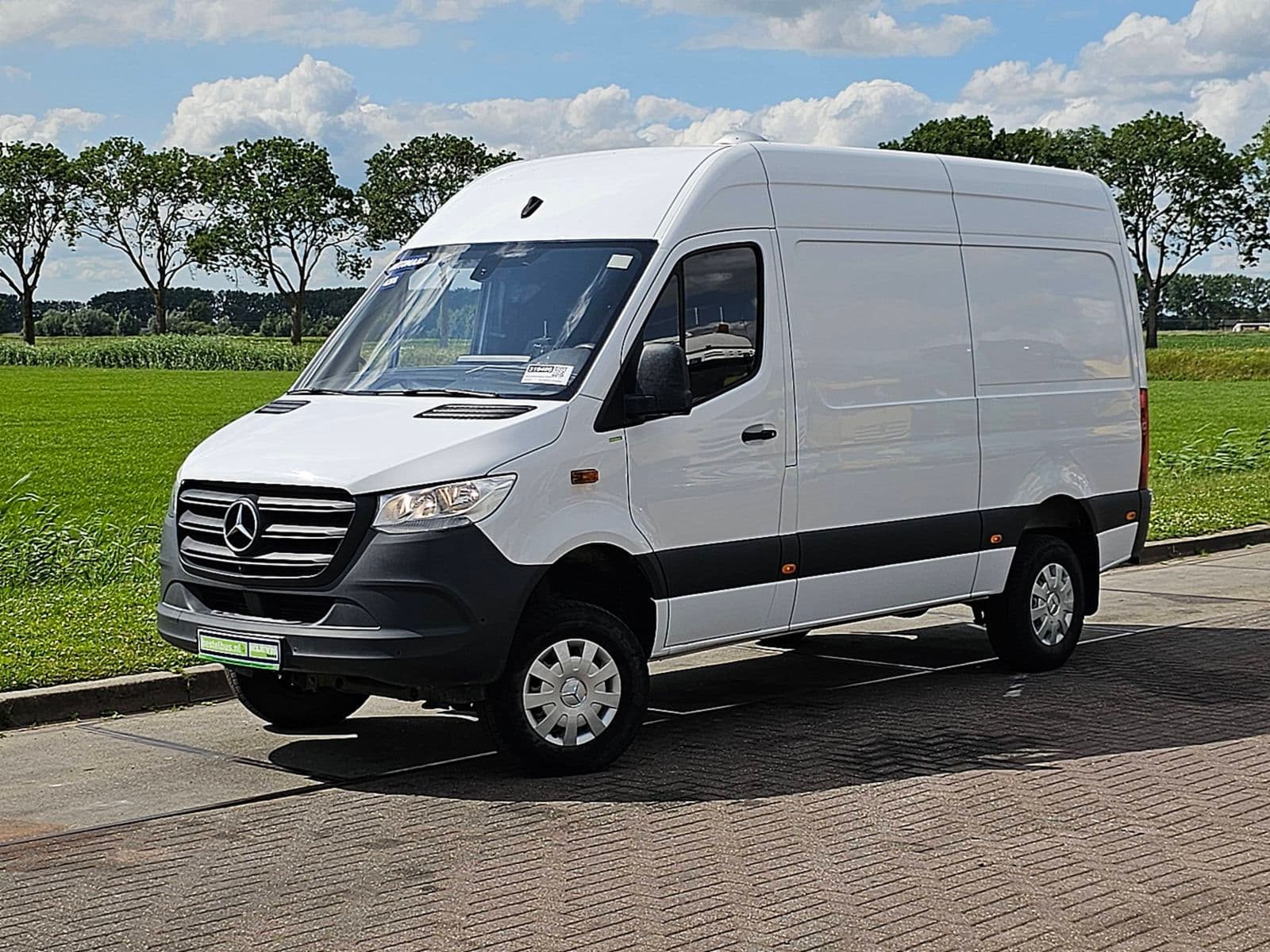 Mercedes-Benz Sprinter thumbnail 2