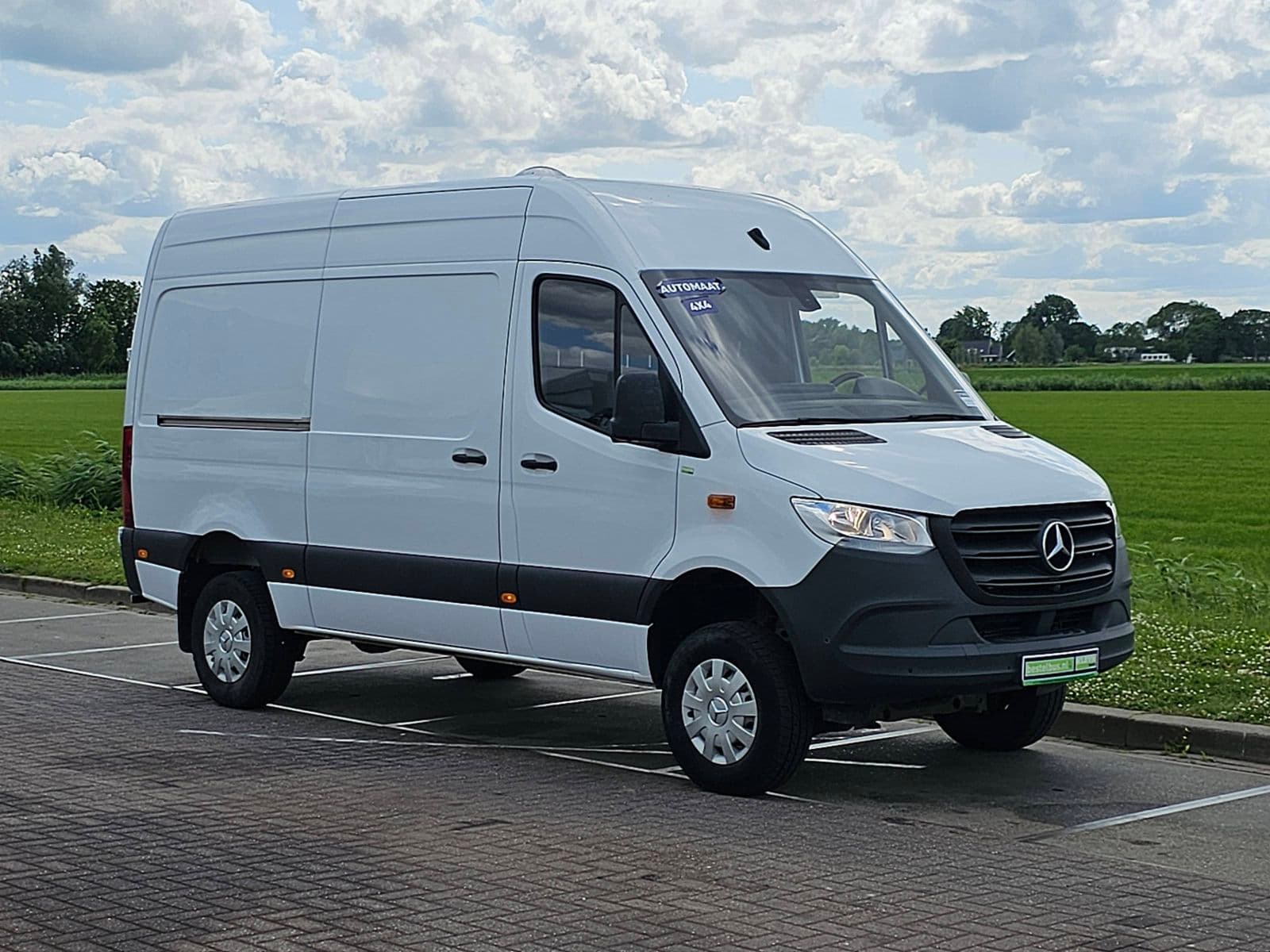 Mercedes-Benz Sprinter thumbnail 4