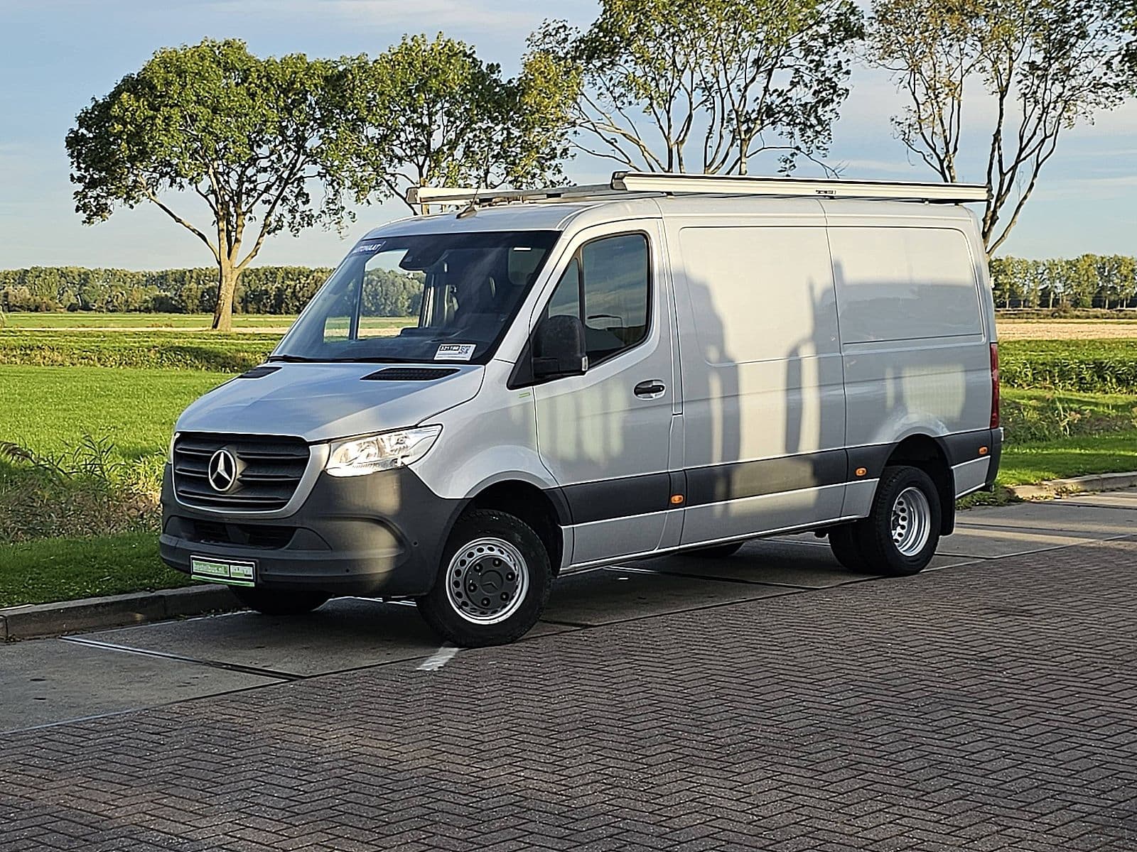 Mercedes-Benz Sprinter thumbnail 2