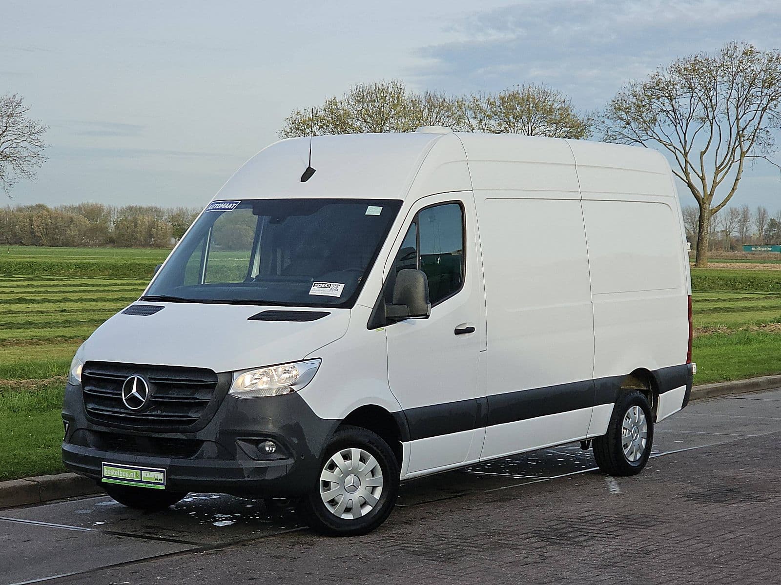 Mercedes-Benz Sprinter thumbnail 2