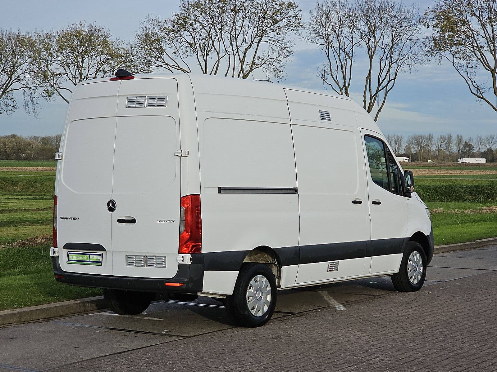 Mercedes-Benz Sprinter thumbnail 3