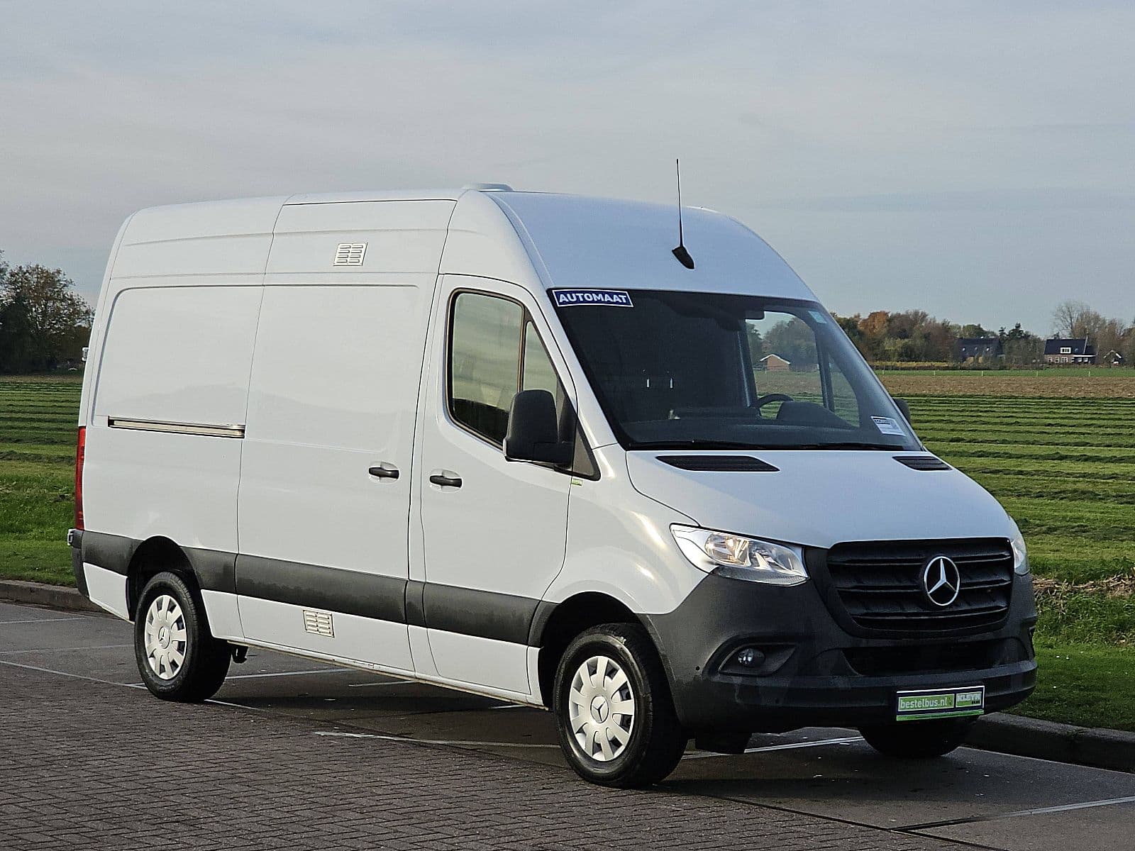 Mercedes-Benz Sprinter thumbnail 4