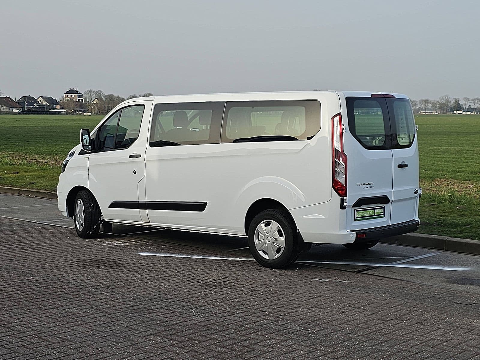 Ford Transit thumbnail 5