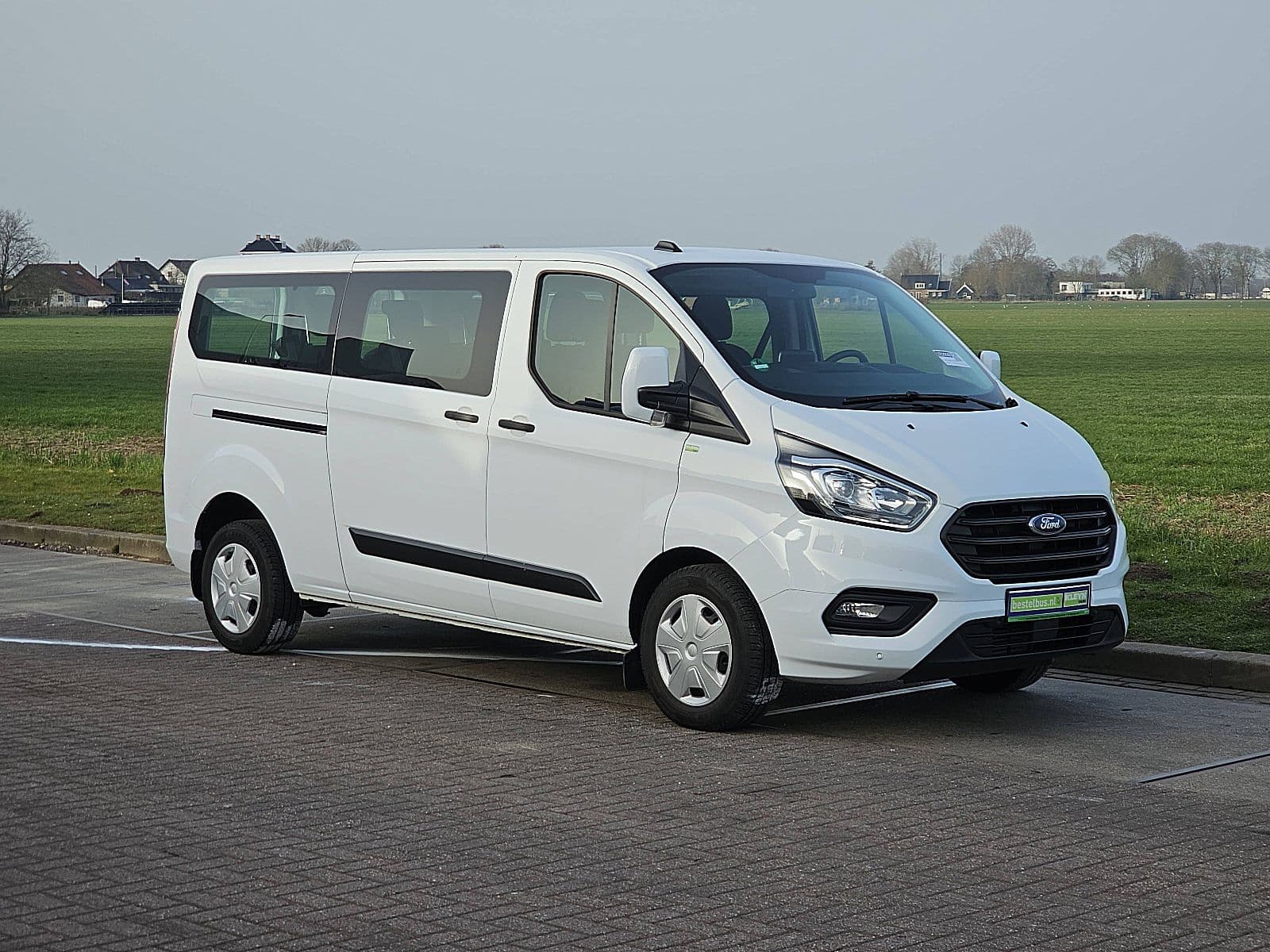 Ford Transit thumbnail 4