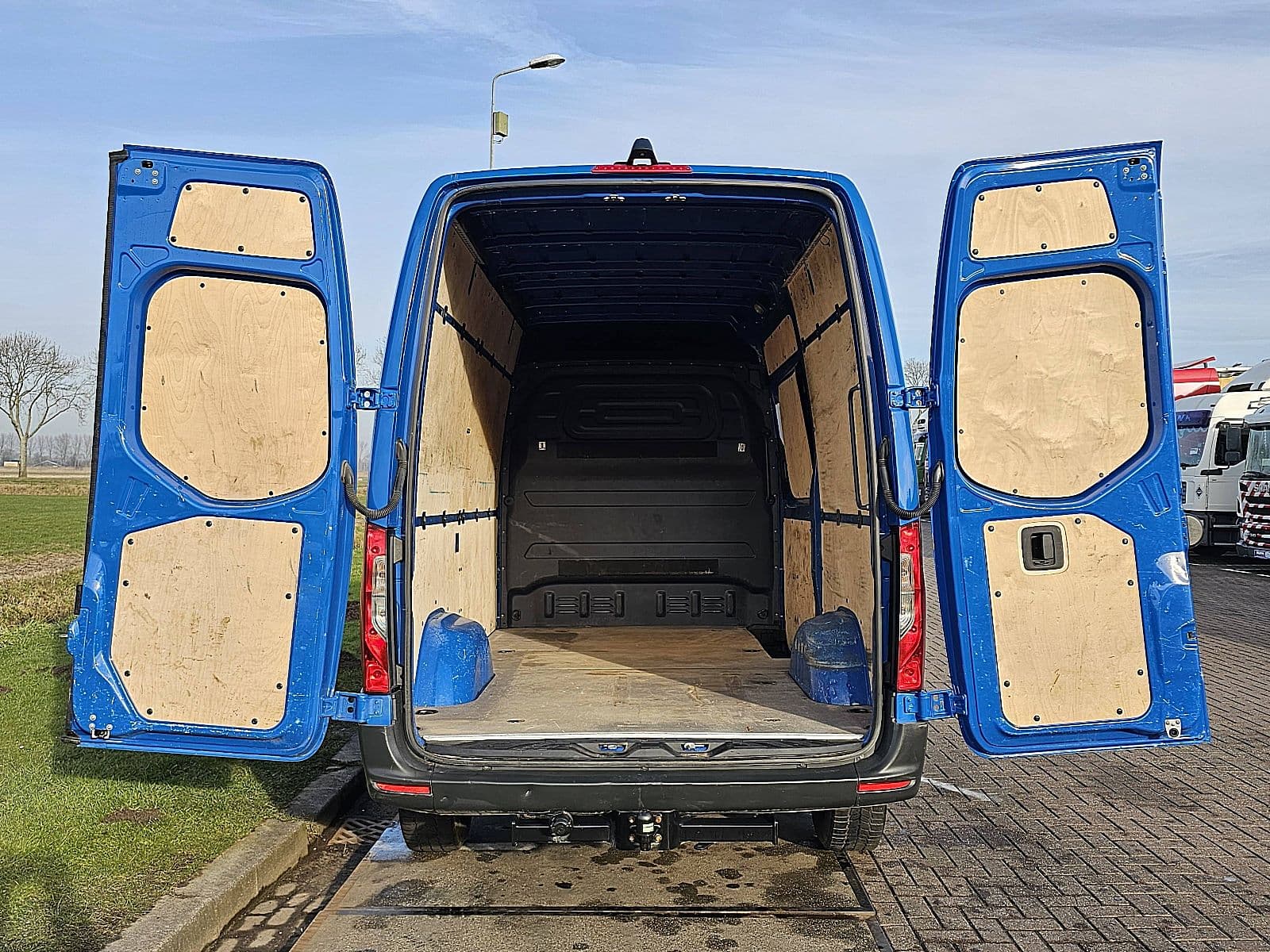 Mercedes-Benz Sprinter thumbnail 14