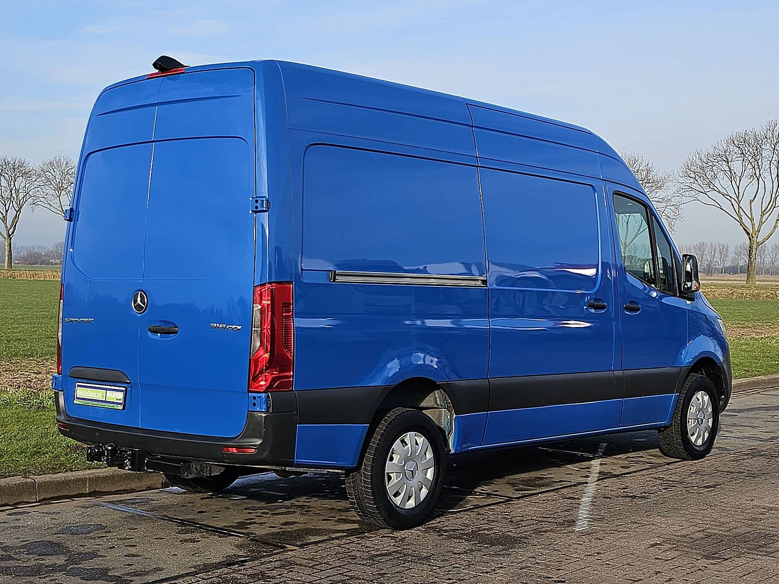 Mercedes-Benz Sprinter thumbnail 3