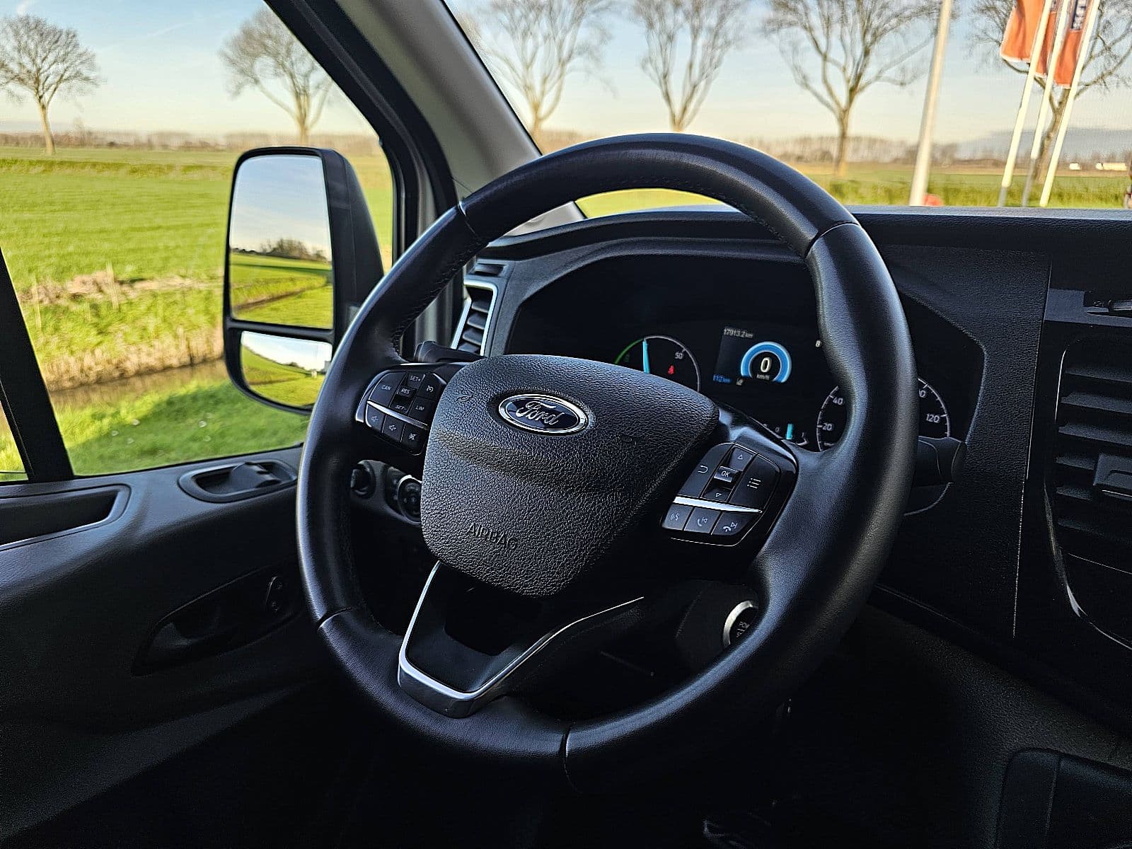 Ford E-Transit thumbnail 10