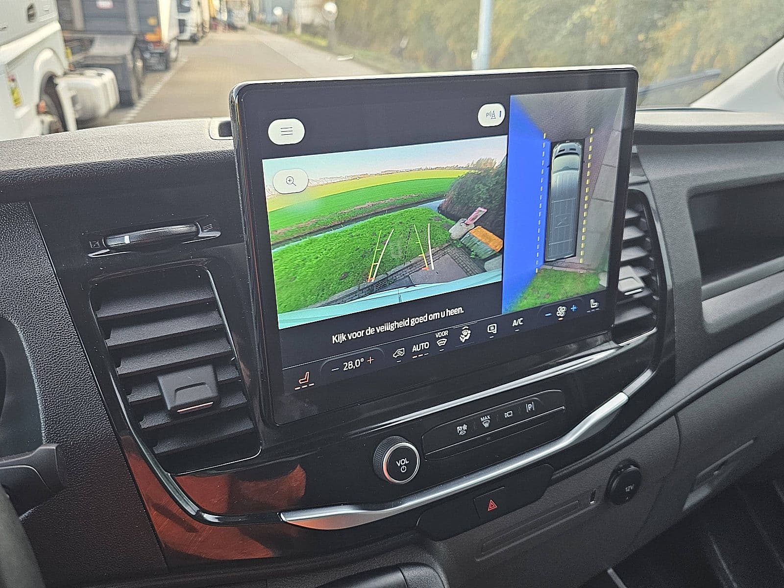 Ford E-Transit thumbnail 16