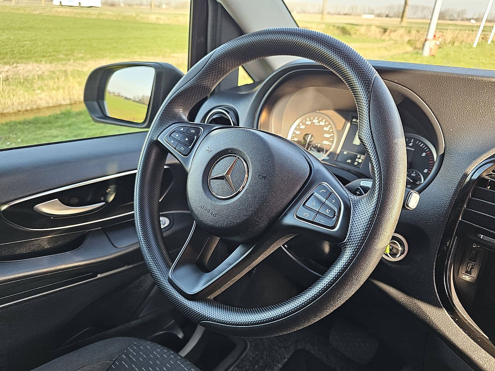 Mercedes-Benz Vito thumbnail 10