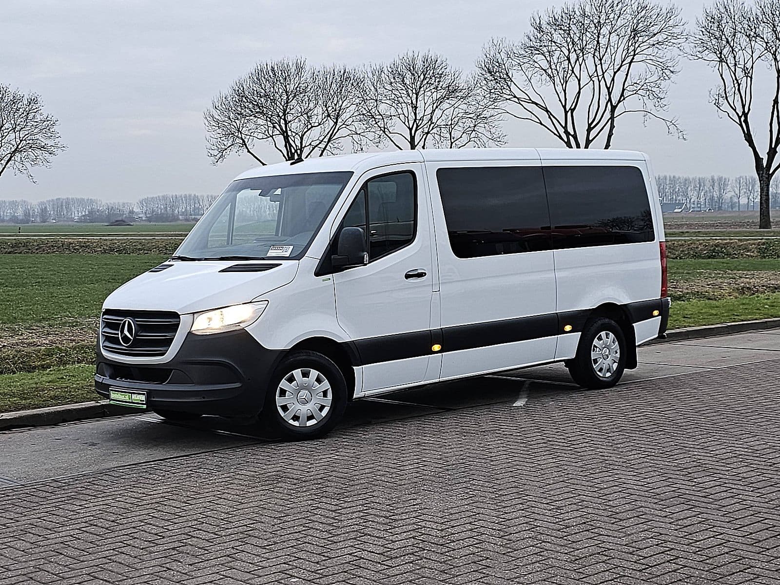 Mercedes-Benz Sprinter thumbnail 2