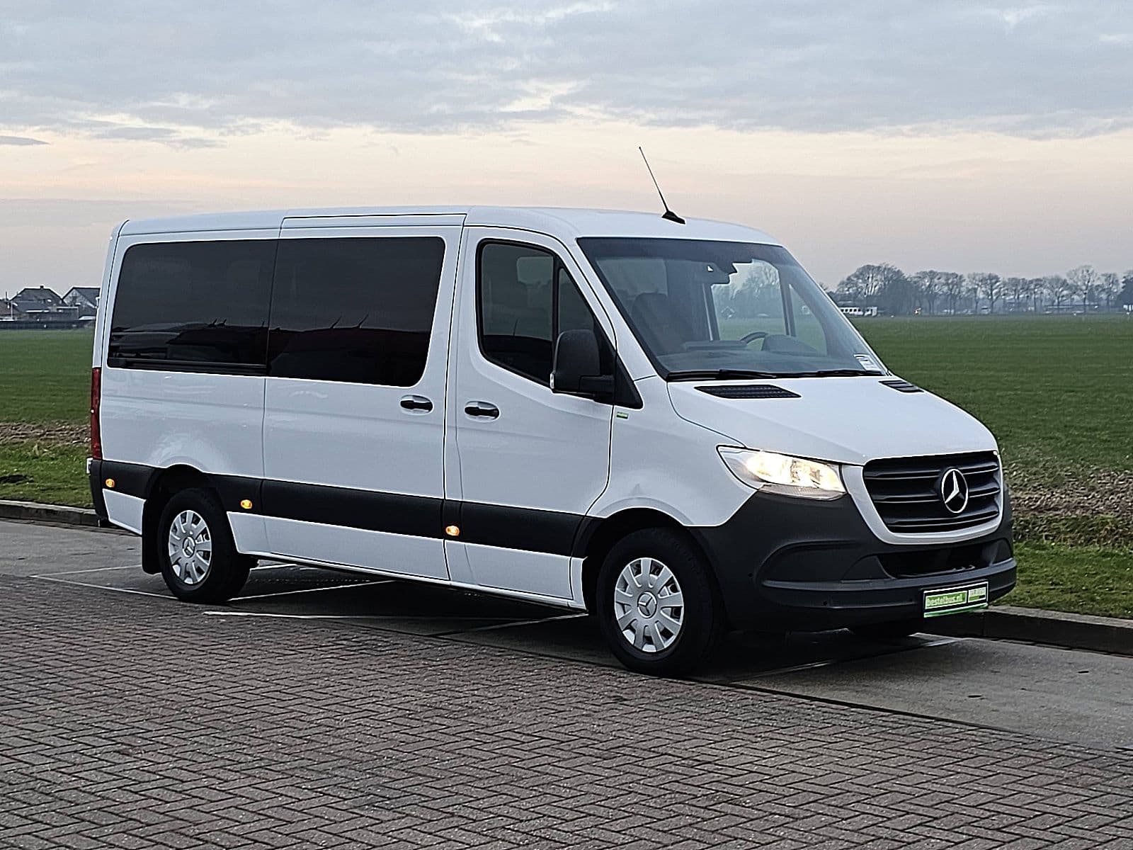 Mercedes-Benz Sprinter thumbnail 4