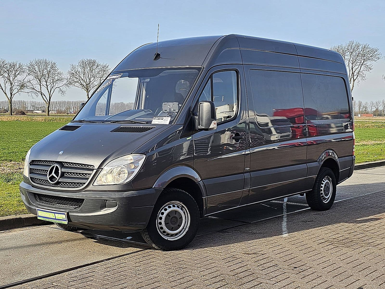 Mercedes-Benz Sprinter thumbnail 2